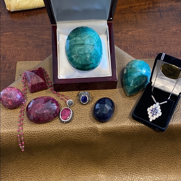 gemstones Jewelry - Emeralds, Rubies and Sapphire Oh My Raw stones
